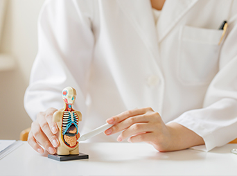 숙련된 의료진 및 정확한 진단